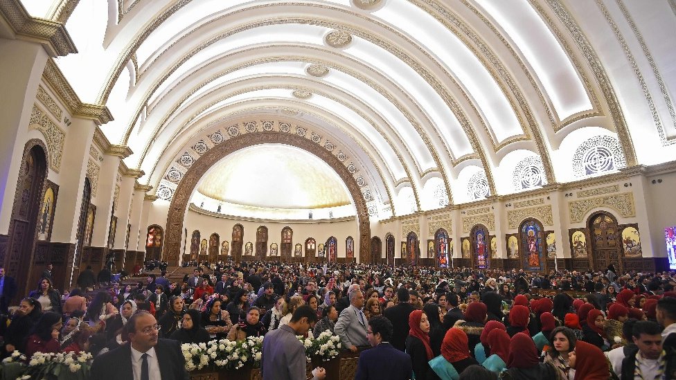 Hrišćanski vernici na svečanom otvaranju velike katedrale u Egiptu, 6. januara 2019. godine