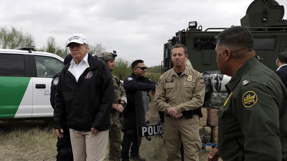 Tramp traži alternativna rešenja za izgradnju zida 1