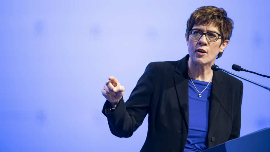 Za AKK nije imperativ da postane kancelarka 1