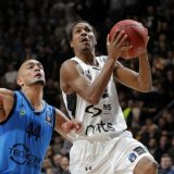 Renfro delio i šakom i kapom 13