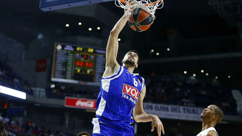 Budućnost se uzda u sreću i punu "Moraču" 1