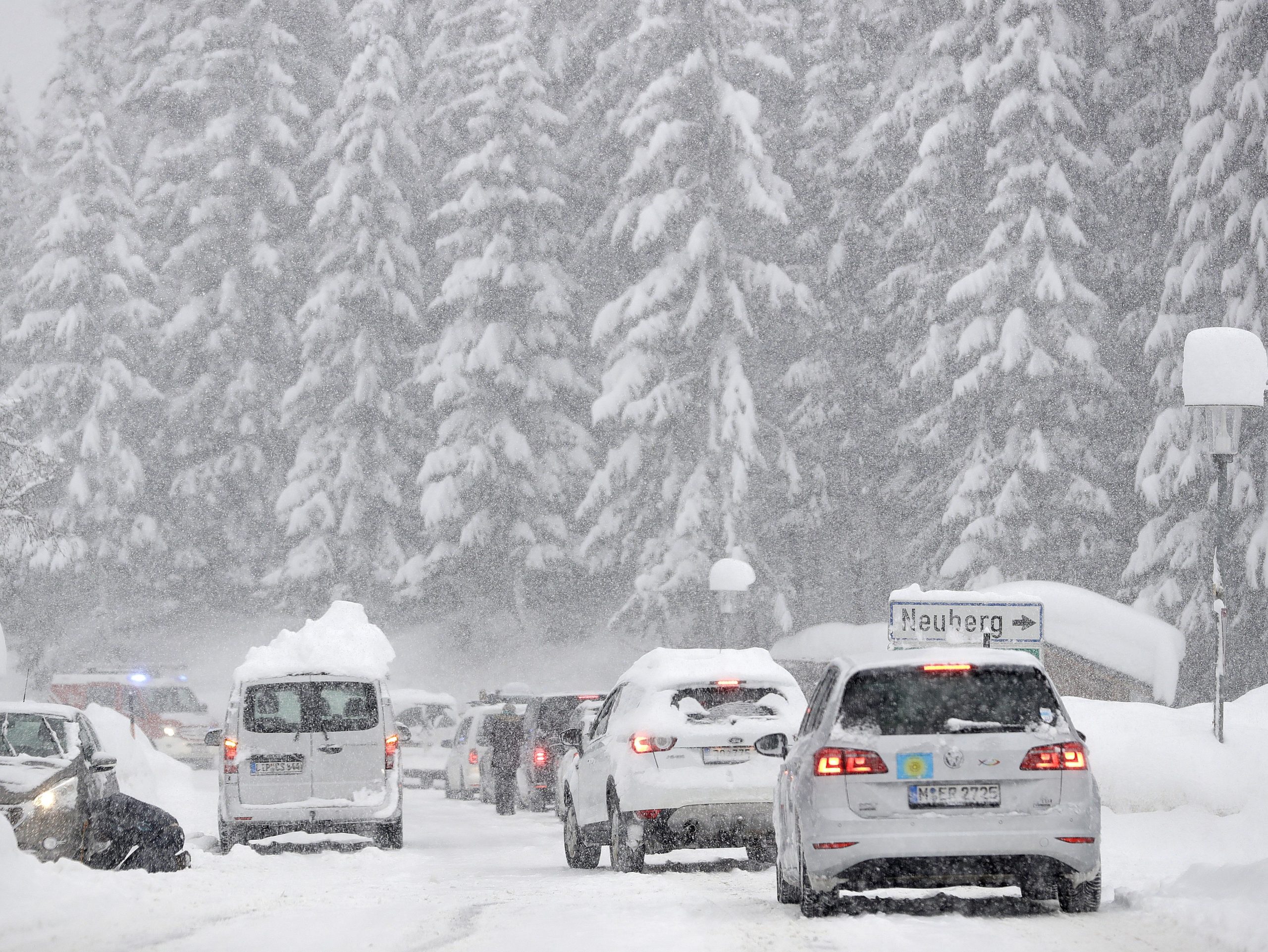 Sneg u Austriji ne jenjava, raste rizik od lavina 1