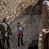 SAD bacale suzavac na migrante kako bi ih sprečile da pređu granicu 2
