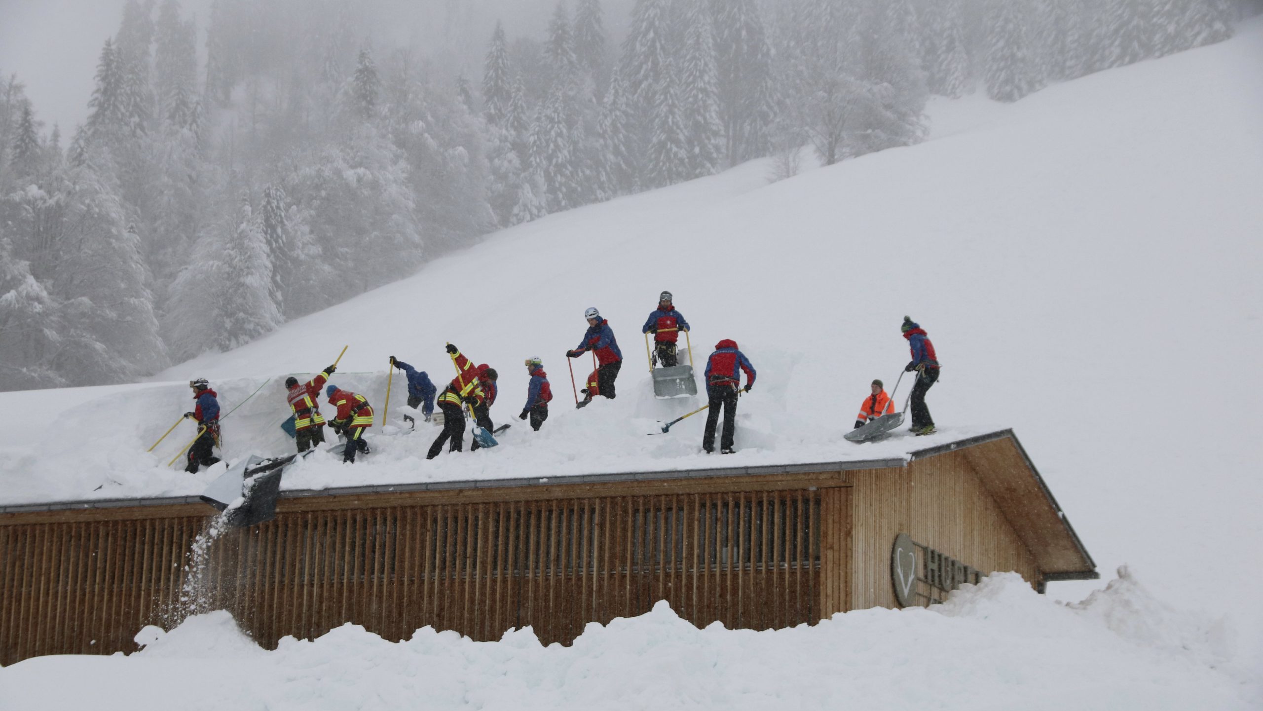 Lavine i poplave prave probleme u Austriji i Nemačkoj 1