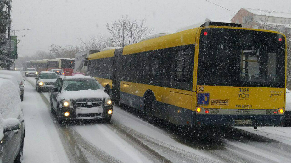 BG: Katastrofalno stanje u saobraćaju, do kraja dana sneg do 10 cm 1