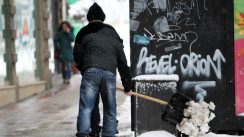 Zavejana Srbija: Oko 2.200 ljudi čisti puteve i posipa so (FOTO) 2