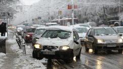 Zavejana Srbija: Oko 2.200 ljudi čisti puteve i posipa so (FOTO) 3