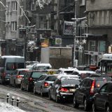 Zavejana Srbija: Oko 2.200 ljudi čisti puteve i posipa so (FOTO) 5