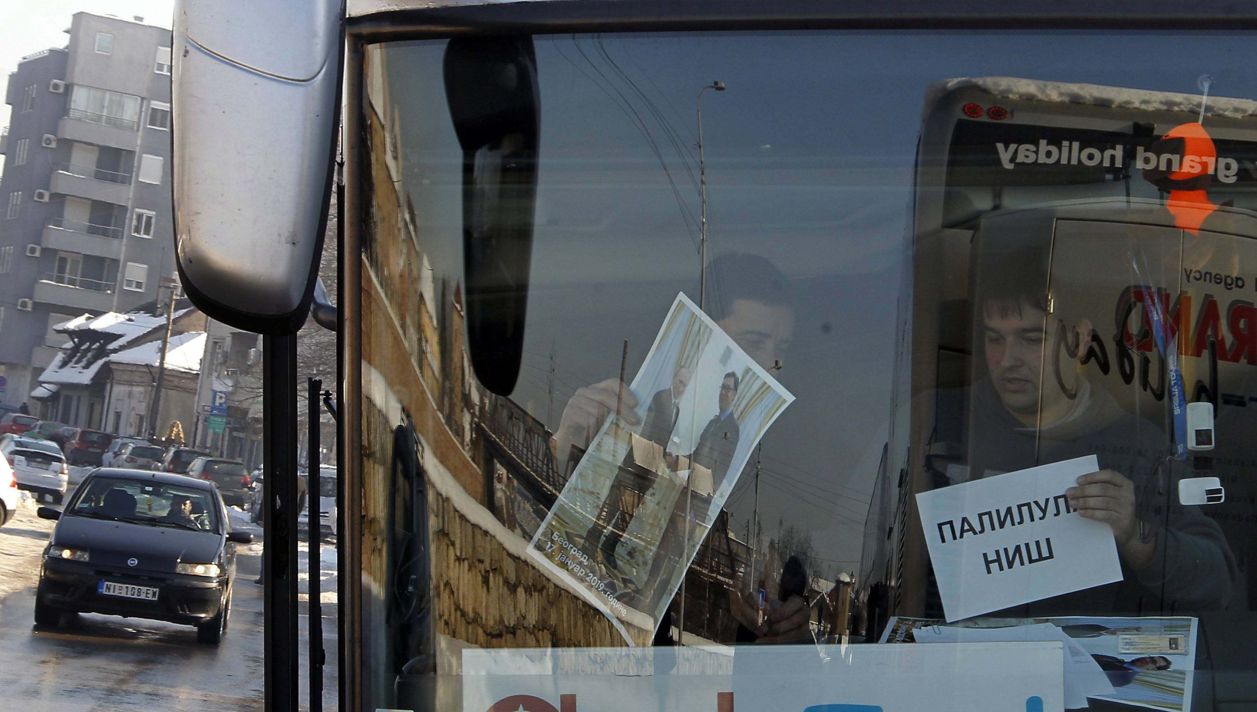 Na doček Putina pristižu autobusi, najviše iz Niša i Kruševca (FOTO) 3