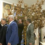 Vučić uneo badnjak u Predsedništvo i građanima čestitao Božić 15