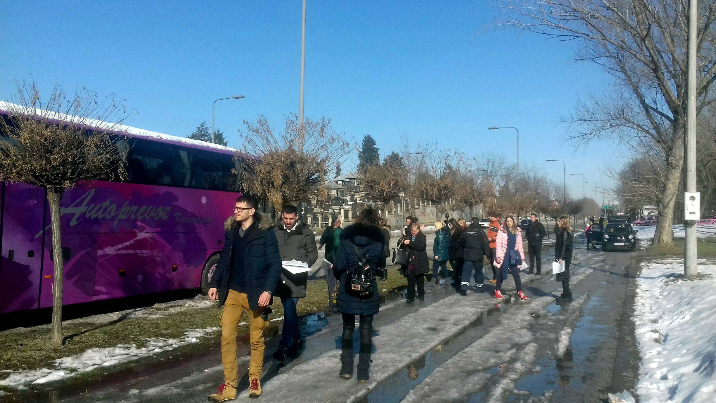 Na doček Putina pristižu autobusi, najviše iz Niša i Kruševca (FOTO) 6