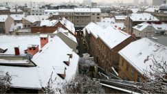 Zavejana Srbija: Oko 2.200 ljudi čisti puteve i posipa so (FOTO) 11