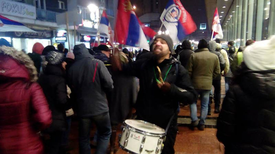 Građanski front organizuje lanac borbe protiv diktature 1