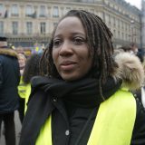 Žene u žutim prslucima u protestu protiv nasilja 9