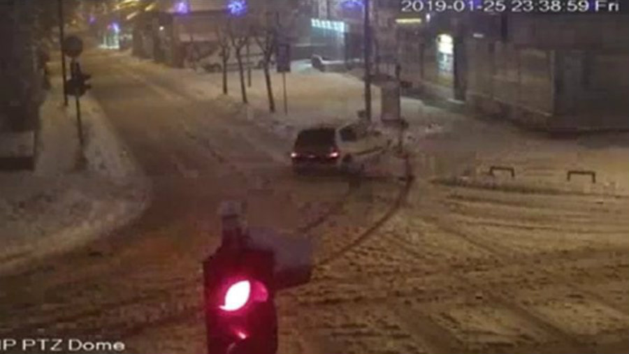 Zaječar: Prekršajni postupak protiv vozača koji je oborio semafor 1