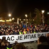 Protest i šetnja za Ivanovića: Sveće na Slaviji i ispred Hrama (VIDEO, FOTO) 10