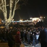 Nekoliko stotina građana u Nišu tražilo smenu vlasti (VIDEO) 6