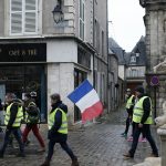 Prvi okršaji "Žutih prsluka" i policije kod Trijumfalne kapije (FOTO) 3 Prvi okršaji "Žutih prsluka" i policije kod Trijumfalne kapije (FOTO) 3