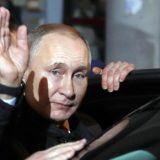 Putin i Vučić "gurnuli prst u oko Zapadu" 12