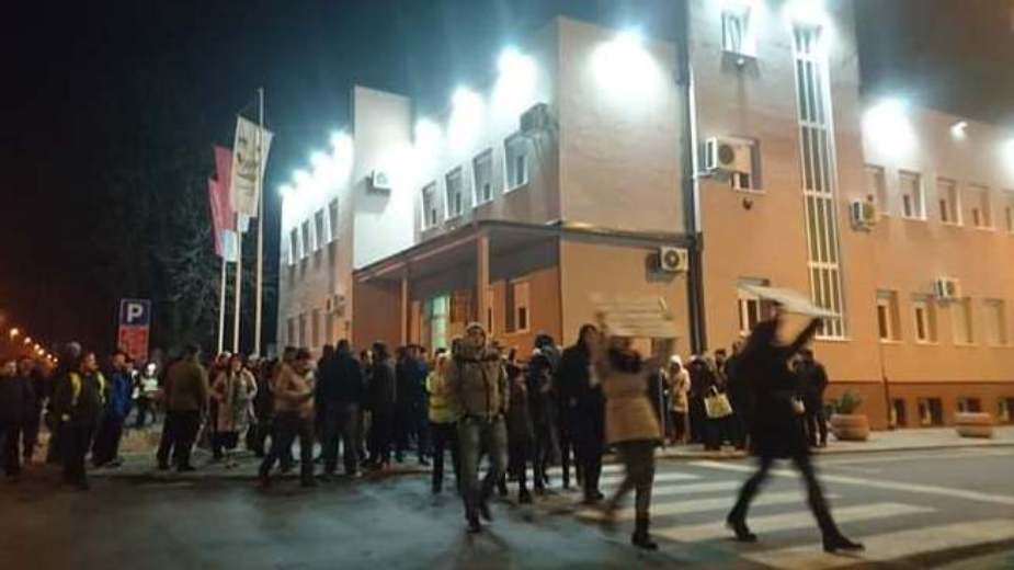 Protestna okupljanja građana i u drugim gradovima (VIDEO) 5 Protestna okupljanja građana i u drugim gradovima (VIDEO) 5