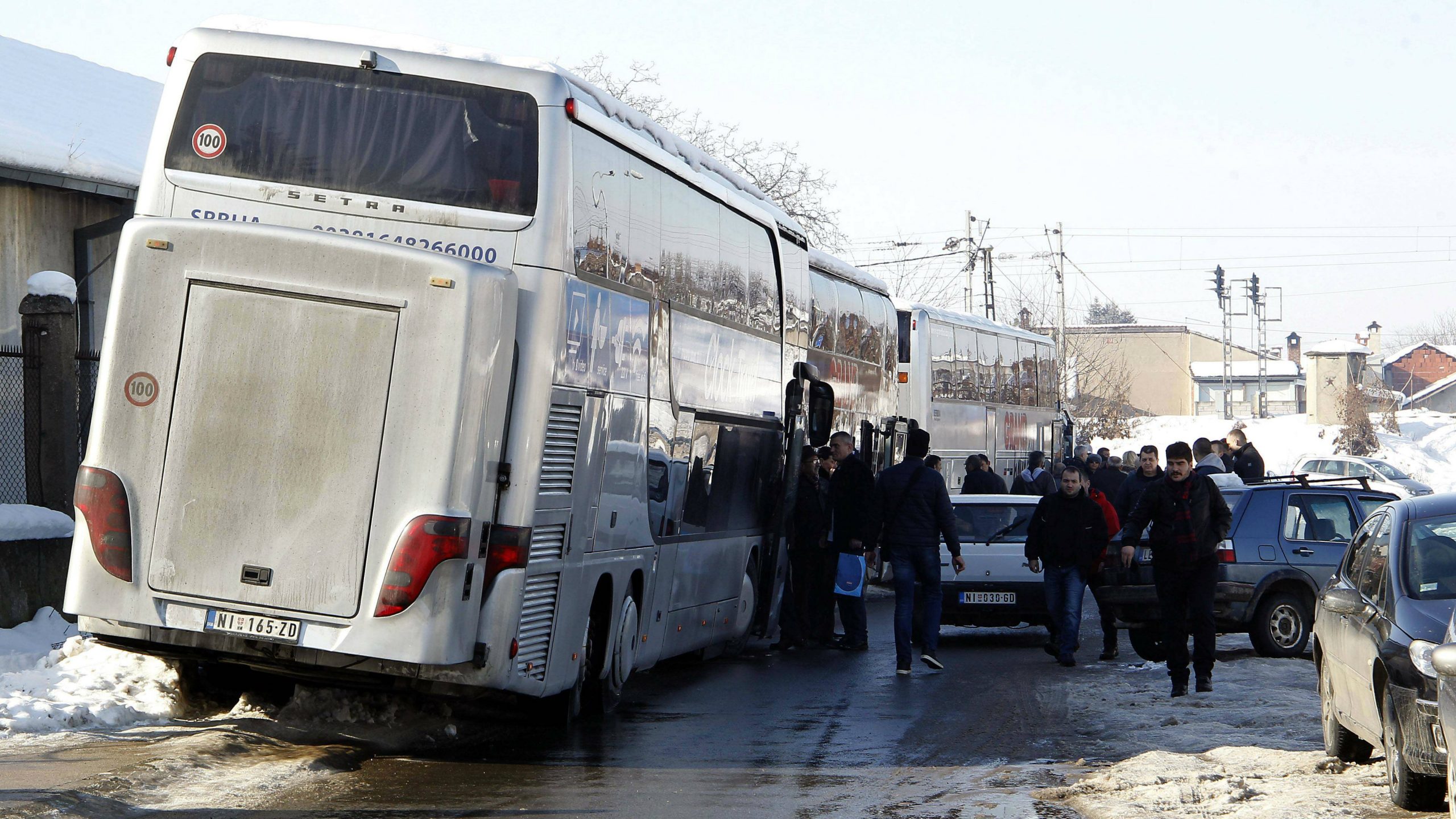 Na doček Putina pristižu autobusi, najviše iz Niša i Kruševca (FOTO) 7