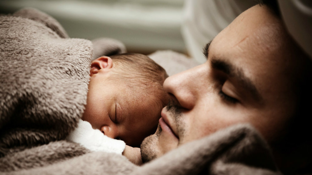 Zašto su tate u EU u obavezi da idu na porodiljsko? 1