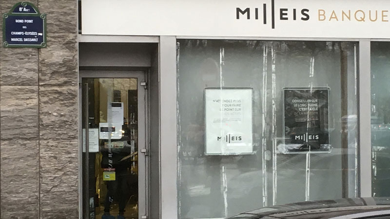 Opljačkana banka u aveniji Jelisejskih polja u Parizu, pljačkaši u bekstvu 1