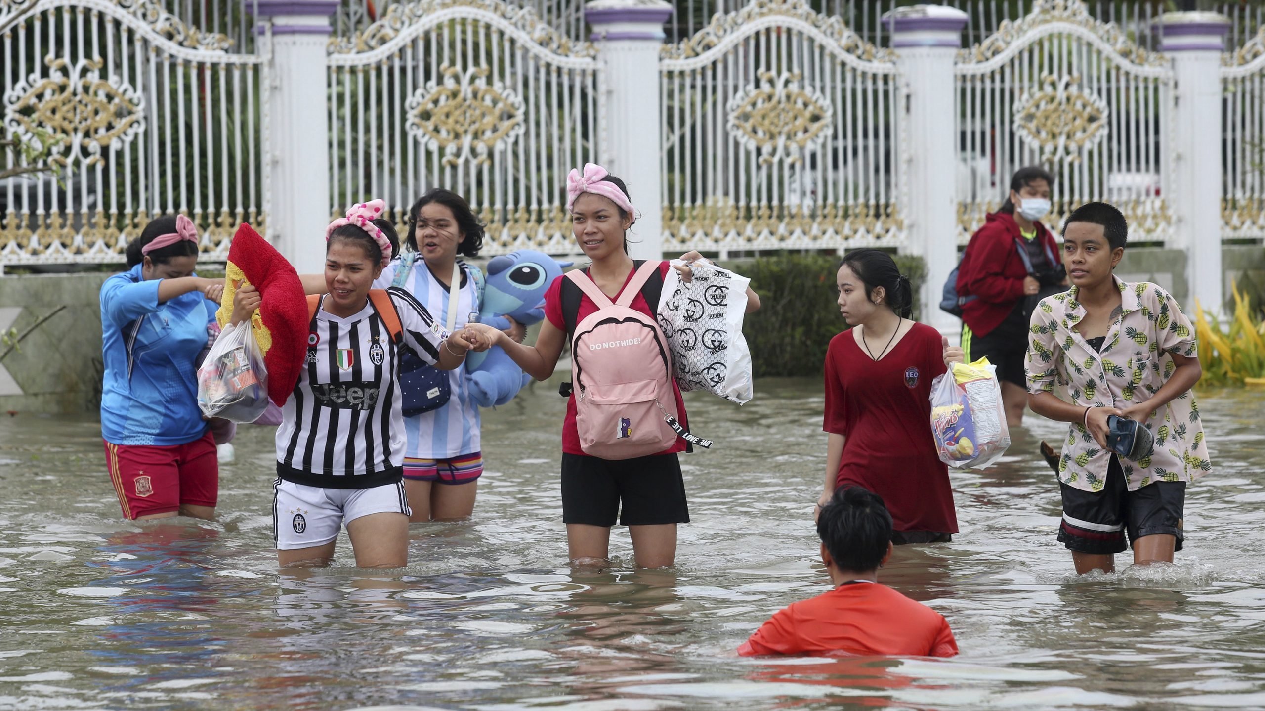 Oko 30.000 ljudi evakuisano zbog oluje na jugu Tajlanda 1