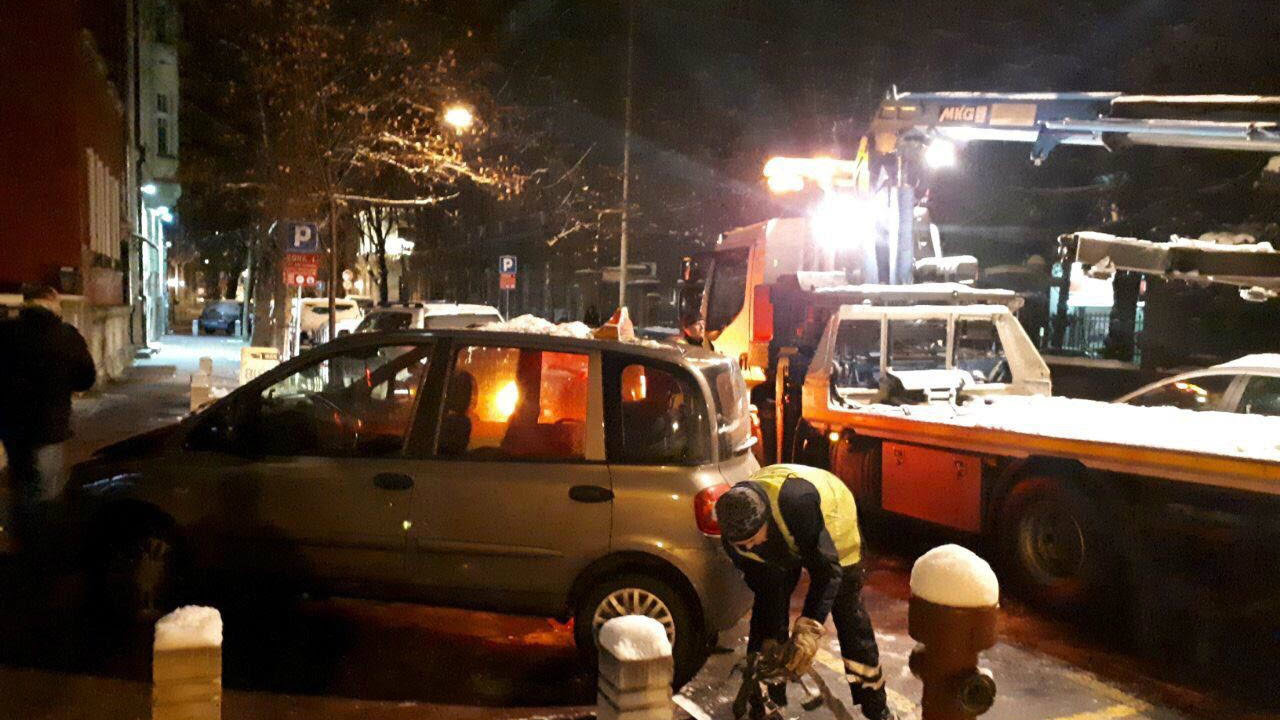 Zaplenjena vozila divljih taksista 1