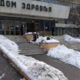 Nakon kritike lokalnih medija očišćen sneg oko zaječarskog Doma zdravlja 15