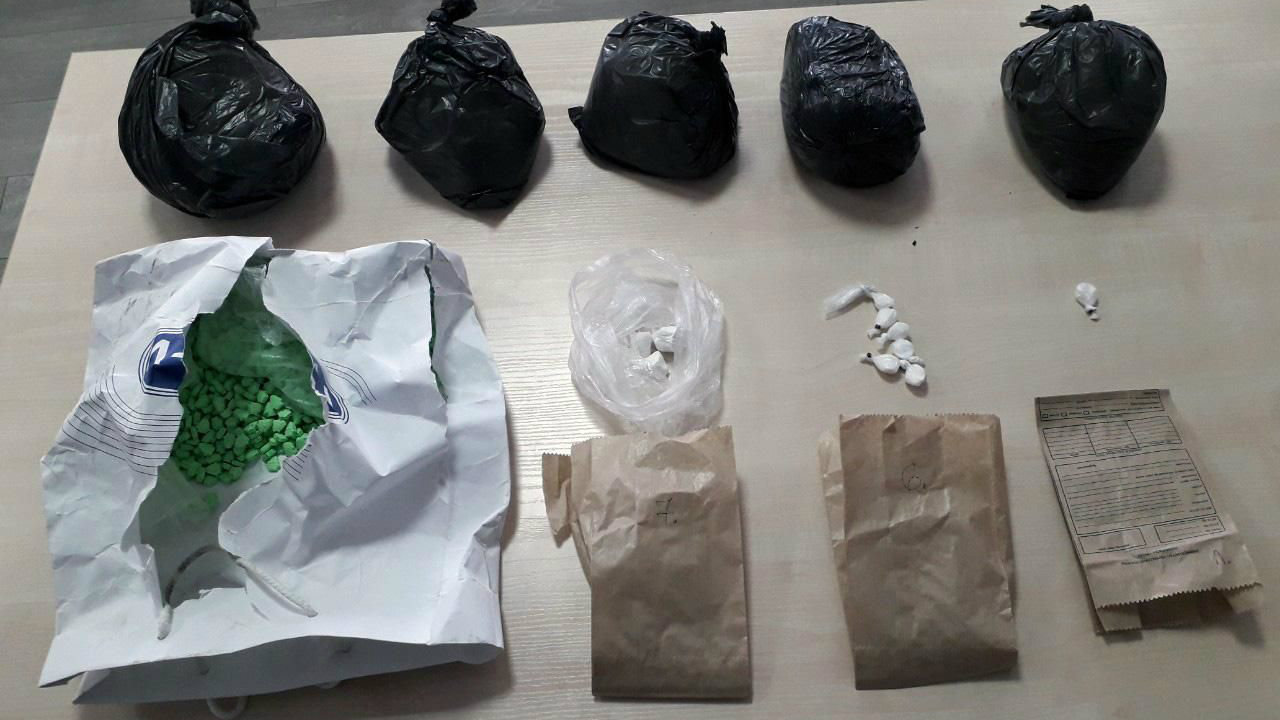 Policija u Istri kod petorice Britanaca našla drogu vrednu 160.000 evra 1