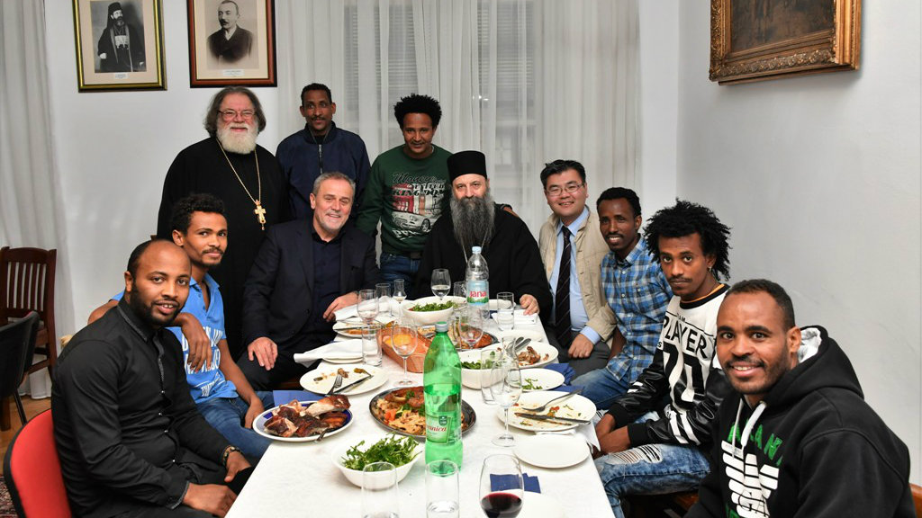 Porfirije na Božićnom ručku u Zagrebu ugostio migrante iz Etiopije 1