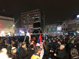 Više hiljada građana u Nišu na protestu "1 od 5 miliona" (VIDEO, FOTO) 2