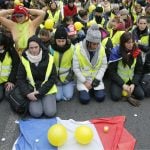 Žene u žutim prslucima u protestu protiv nasilja 4