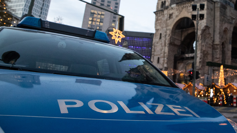 Nemac više puta pokušao da uleti kolima među ljude, povredio pet osoba 1