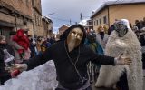 Vevčanski karneval u Makedoniji: Maskama teraju zlo (FOTO) 5