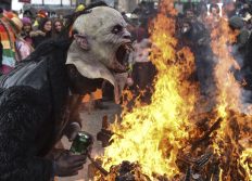 Carnival celebration marking the Orthodox St. Vasilij Day in Vevcani Vevčanski karneval u Makedoniji: Maskama teraju zlo (FOTO) 14
