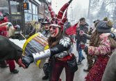 Vevčanski karneval u Makedoniji: Maskama teraju zlo (FOTO) 3