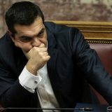 Aleksis Cipras osudio anarhiste koji su bacili farbu na grčki parlament 4
