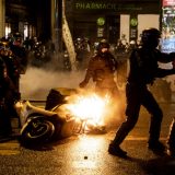 Incidenti na protestima Žutih prsluka u Francuskoj, pojavile se i Crvene marame 8