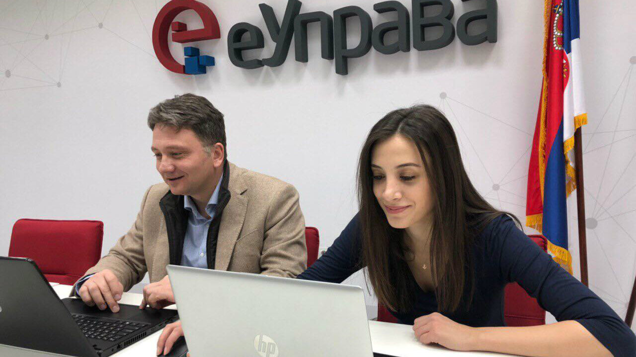 Direktor Kancelarije za IT odgovarao na pitanja na Fejsbuku 1