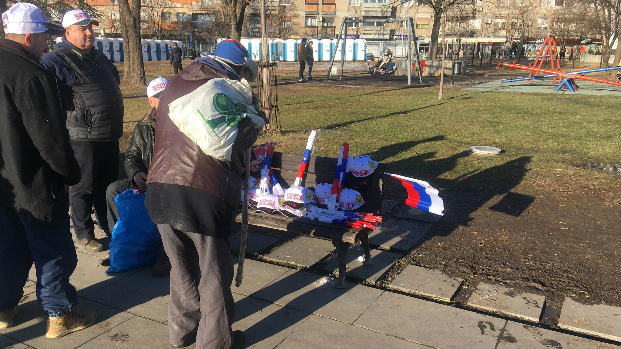 Doček Putina: Građani se okupljaju ispred Hrama 1