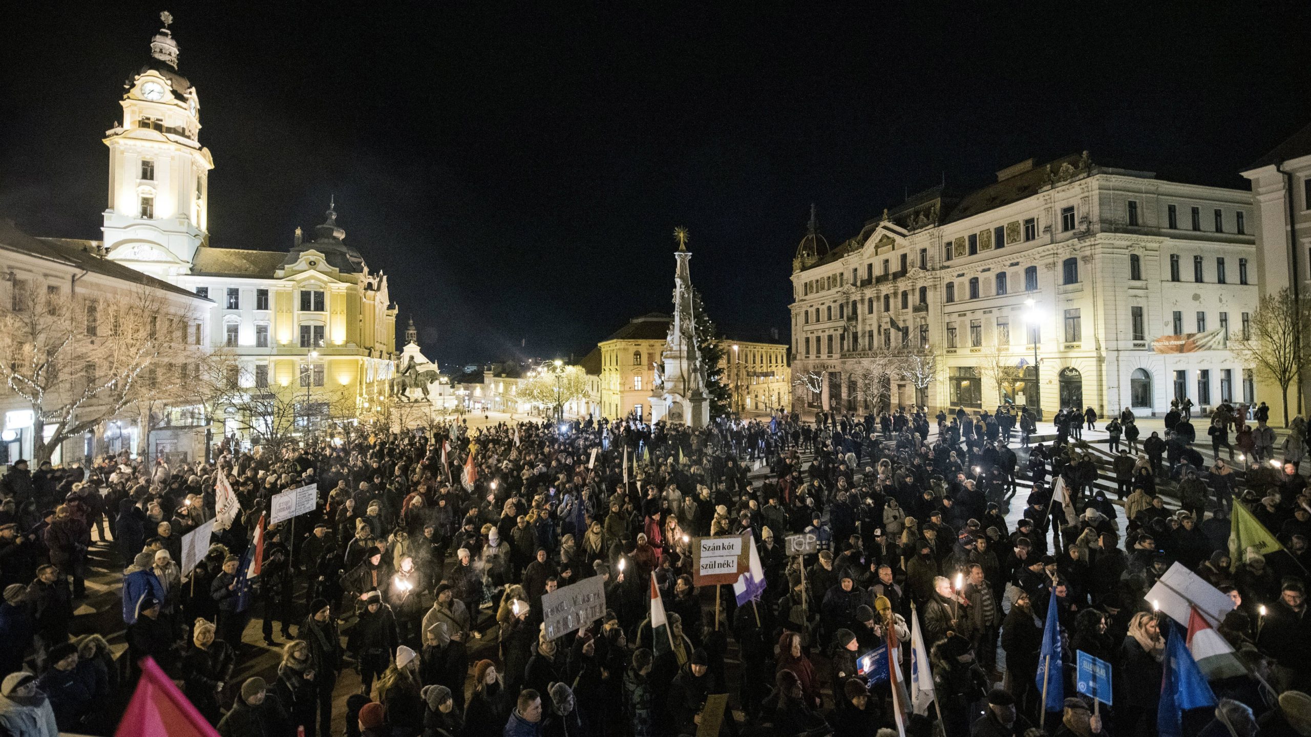 Najmanje 10.000 ljudi protestovalo u Budimpešti zbog zakona o radu 1