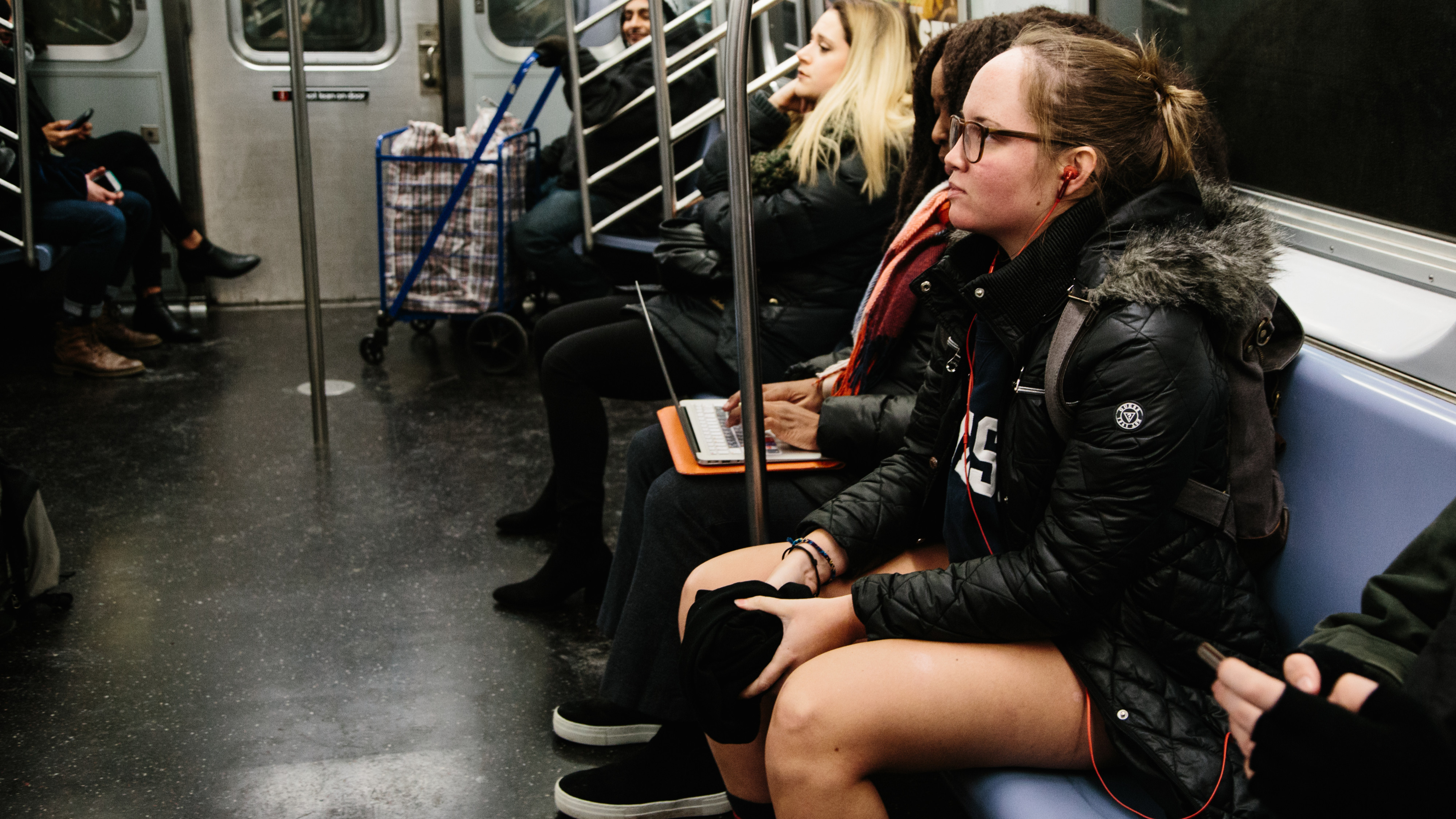 Vreme je za "Dan bez pantalona u metrou" (FOTO, VIDEO) 4
