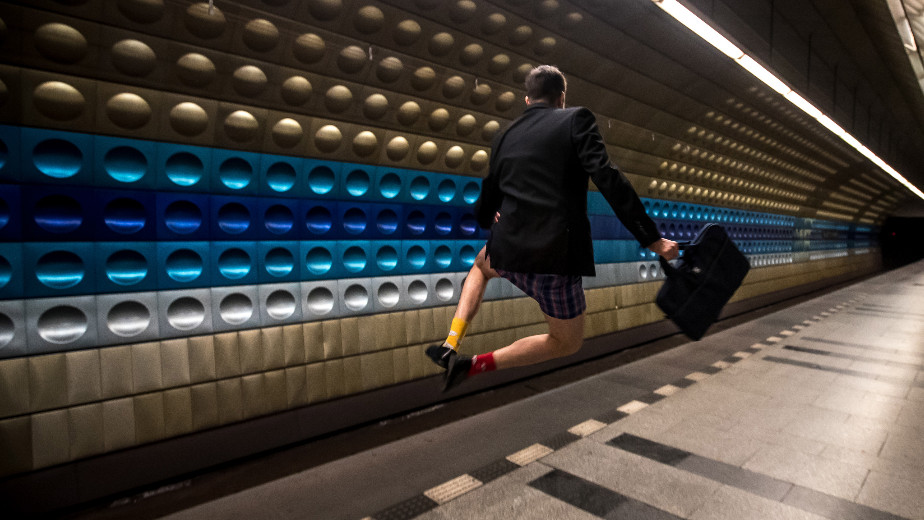 Vreme je za "Dan bez pantalona u metrou" (FOTO, VIDEO) 1