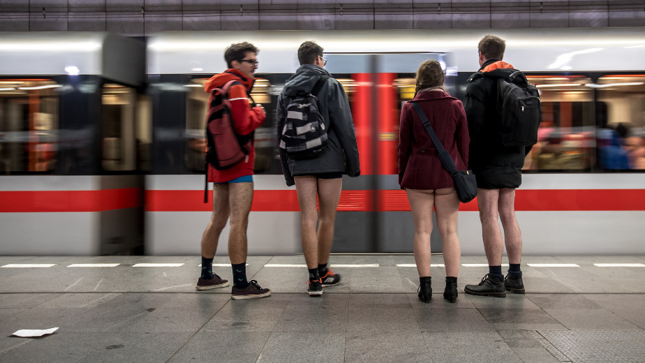 Vreme je za "Dan bez pantalona u metrou" (FOTO, VIDEO) 6