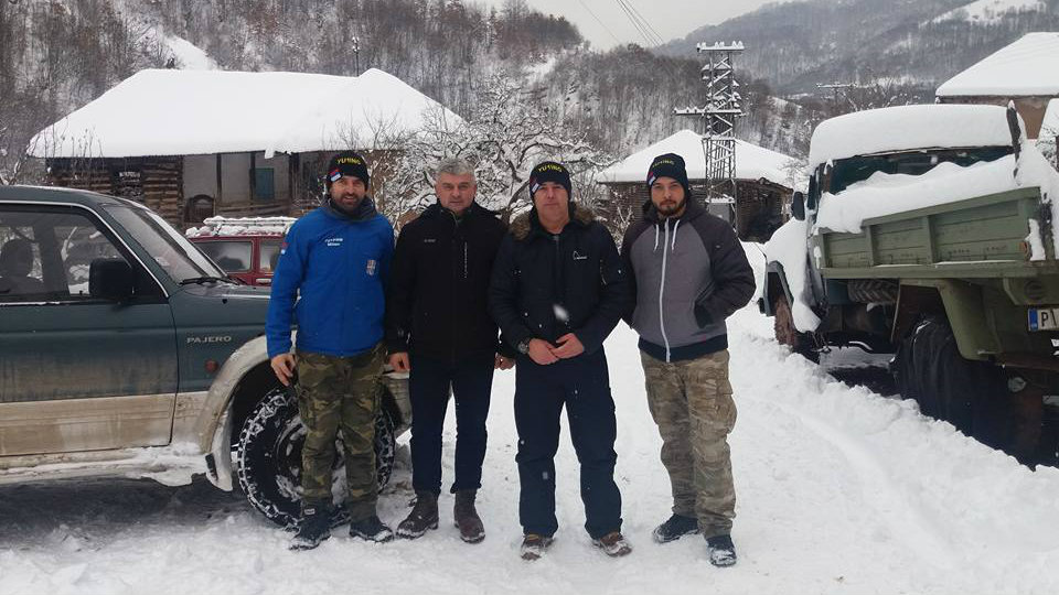 Meštanima staroplaninskih sela Topli Do i Zaskovci odneli pakete hrane i lekove 1