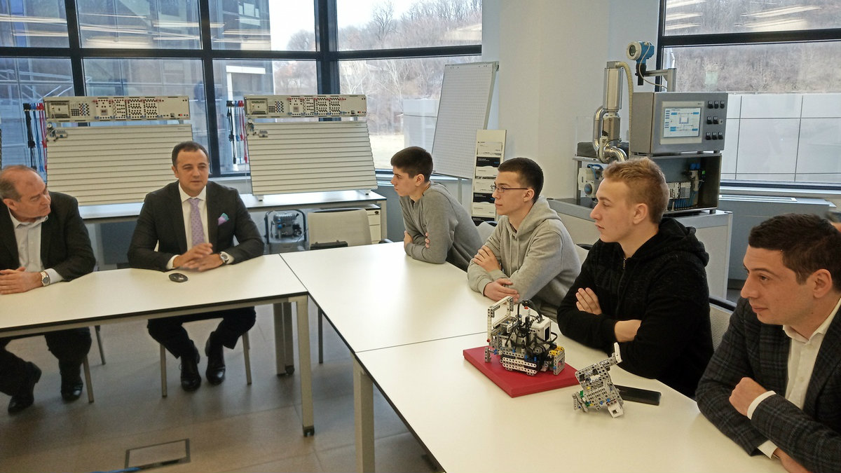 Svetski prvaci u robotici posetili Naučno-tehnološki park 1