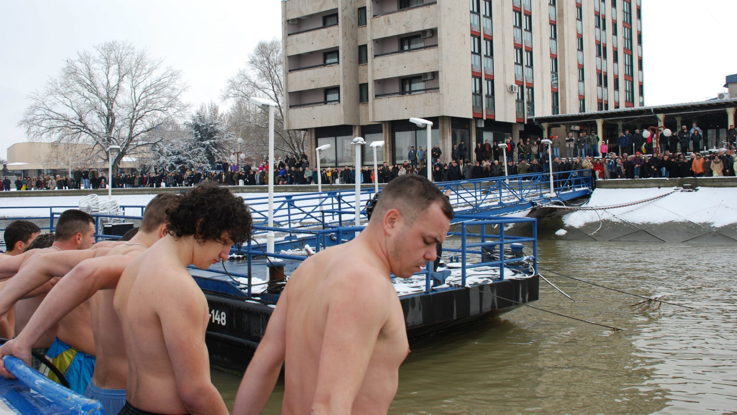 Plivanje za časni krst u Kladovu, Boru i Zaječaru 1