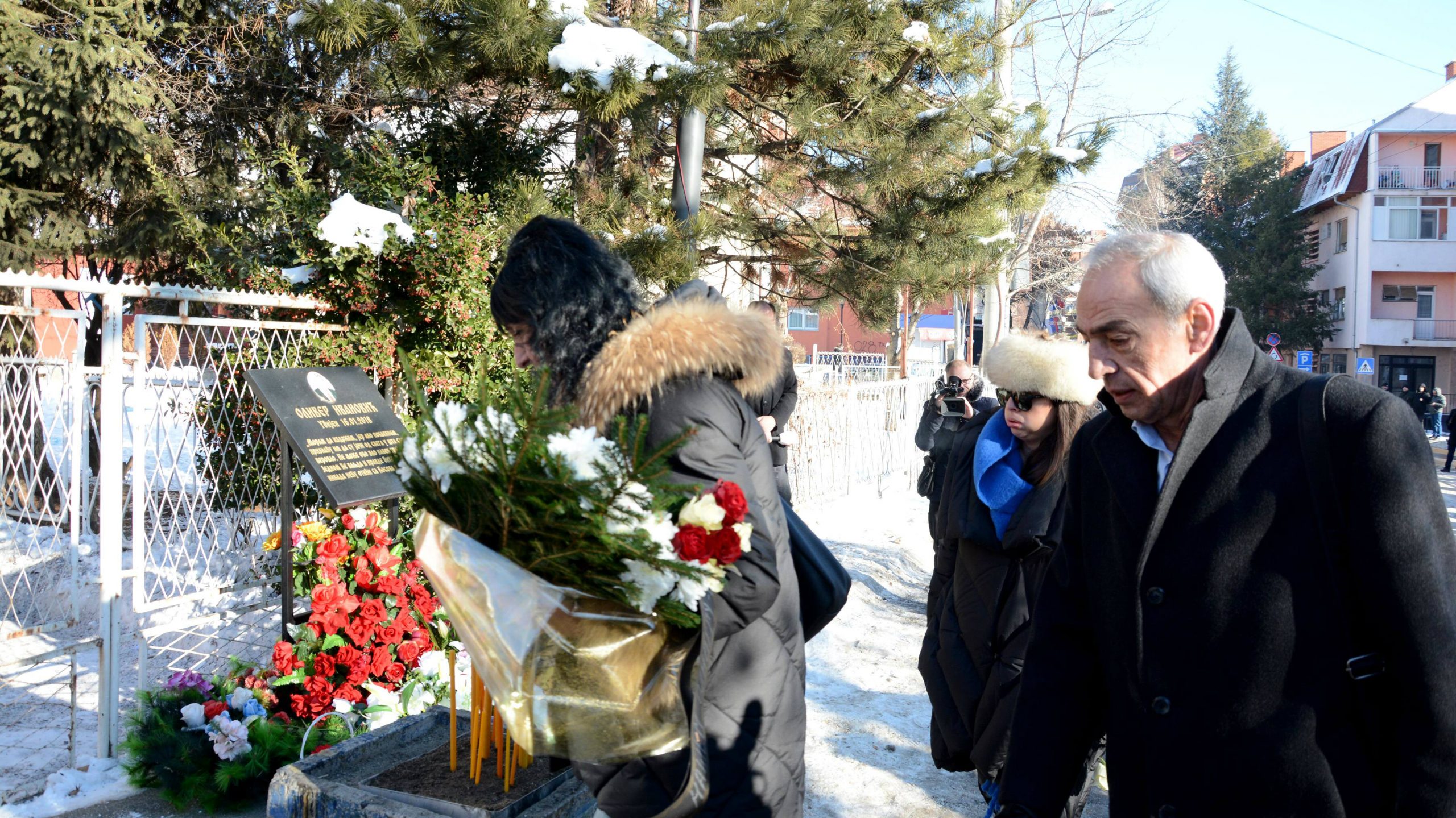 Održan pomen u Kosovskoj Mitrovici na mestu ubistva Olivera Ivanovića 1